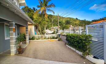 Imagem 3: Casa na Praia de Fora - Palhoça, 4Dorm Linda Vista à 400mts do Mar