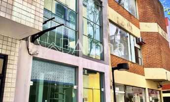 Imagem 2: Prédio comercial com 3 salas independentes à venda no Centro Comercial em Alphaville - SP