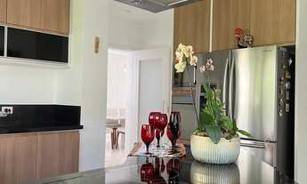 Imagem 2: Imponente residência em condomínio na Serra da Cantareira-SP: 3 quartos, 2 suítes, 4 salas