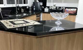 Imagem 3: Imponente residência em condomínio na Serra da Cantareira-SP: 3 quartos, 2 suítes, 4 salas