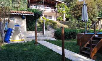 Imagem: Casa térrea na Serra da Cantareira com