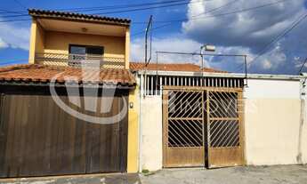 Imagem: Casa à venda com 03 dormitórios e salão