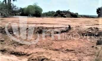 Imagem: Terreno à venda de 2.000 m² a 1 km da