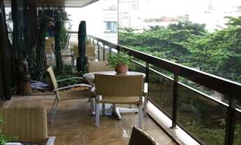 Imagem 2: Apartamento quadra praia Leblon prédio alto padrão centro de Terreno com infra !