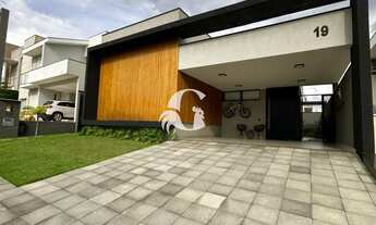 Imagem 2: Casa de luxo em condomínio: 3 quartos, 1 suíte, 2 salas, 3 banheiros, 4 vagas na Residenci