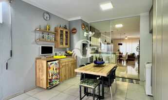 Imagem 4: Casa de alto padrão em condomínio fechado com 2 quartos, 1 suíte, 2 salas e 4 vagas de gar