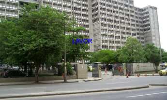 Imagem 4: Maracanã, varandão, sala e 01 quarto com dependência, garagem, play e salão de festas