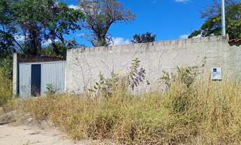 Imagem: Casa Inacabada à Venda em Esmeraldas