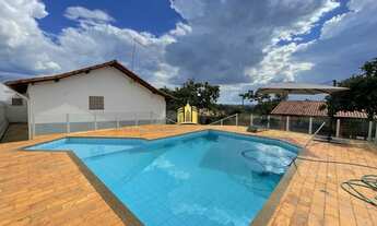 Imagem 3: Casa à Venda no Fernão Dias: 3 Quartos, Área Gourmet e Piscina com Hidro!