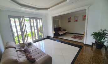 Imagem 3: Casa de Luxo no Centro de Esmeraldas-MG: 5 Quartos, 1 Suíte, 3 Salas, 3 Banheiros, 4 Vagas