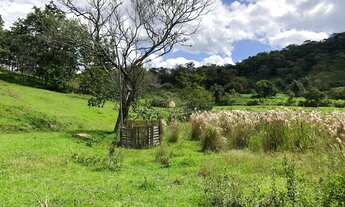 Imagem 6: Terreno Comercial à Venda em Esmeraldas-MG - Oportunidade! 12 Quartos, 4 Suítes, 4 Salas