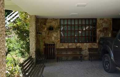 Imagem 2: LINDO SOBRADO EM CAMPOS DO JORDÃO, 05 VAGAS, ÁREA GOURMET ! ! !