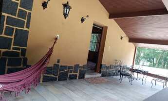 Imagem 6: Sítio com área de 12.000m2, casa sede com 300m2, 5 quartos, estilo colonial