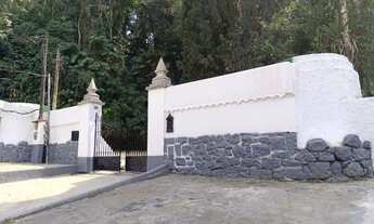 Imagem 3: Sítio com área de 12.000m2, casa sede com 300m2, 5 quartos, estilo colonial