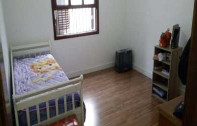 Imagem 3: 3 dormitórios, 1 suítes, 3 banheiro, 4 vagas na garagem, 233M² de Área Construída