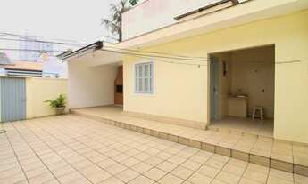 Imagem 2: 3 dormitórios, 1 suítes, 4 banheiro, 3 vagas na garagem, 330M² de Área Construída