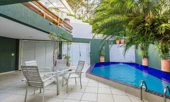 Imagem 2: 3 dormitórios, 1 suítes, 3 banheiro, 5 vagas na garagem, 420M² de Área Construída