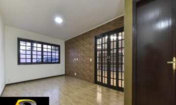 Imagem 3: Sobrado para venda com 250 m² no Demarchi em SBC, sendo 3 dormitórios, 1 suíte, amplo te