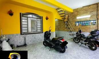 Imagem: Sobrado, com 3 quartos e 2 vagas de garagem