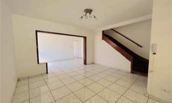 Imagem 3: 3 dormitórios, 1 suítes, 2 banheiro, 2 vagas na garagem