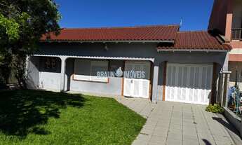 Imagem 4: Vendo casa mobiliada com 5 quartos no centrinho do Nova Tramandaí.. Casa com amplo patio e