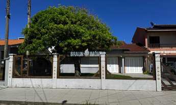 Imagem 5: Vendo casa mobiliada com 5 quartos no centrinho do Nova Tramandaí.. Casa com amplo patio e