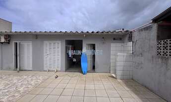 Imagem 5: Vendo casa mobiliada com 5 quartos no centrinho do Nova Tramandaí.. Casa com amplo patio e