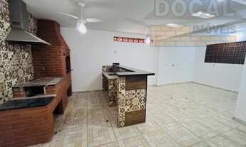 Imagem 3: Casa em Condomínio de Luxo em Taboão da Serra-SP, com 3 Quartos, 2 Suítes e 3 Vagas de Gar