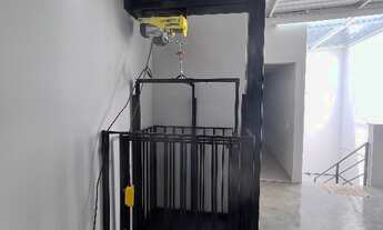 Imagem 3: Galpão Comercial para Locação em Taboão da Serra-SP - 2 Salas, 4 Banheiros, 250m² na Cidad