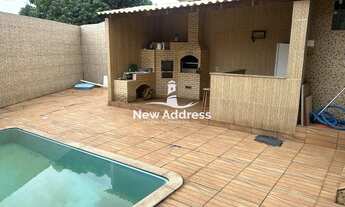 Imagem: Casa com 4 quartos (2 suítes), piscina