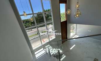 Imagem 2: Casa de 440m², com vista para reserva, piscina e hidromassagem, à venda no Riviera Park