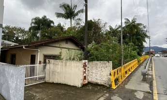 Imagem: Casa bem no centro de Jaraguá do sul