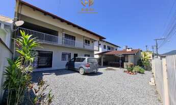 Imagem: 3 dormitórios, 2 banheiro, 5 vagas na garagem