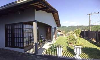 Imagem: 4 dormitórios, 2 banheiro, 2 vagas na garagem