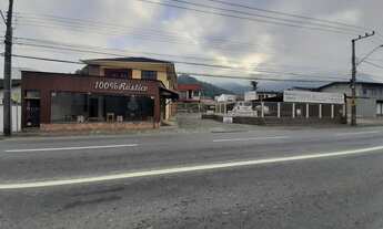 Imagem: 2 banheiro, 12 vagas na garagem