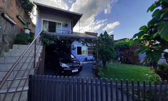 Imagem: 4 dormitórios, 2 banheiro, 2 vagas na garagem