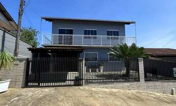 Imagem: 6 dormitórios, 2 banheiro, 2 vagas na garagem