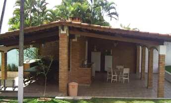 Imagem 2: Linda Chácara, está localizada próximo ao Frango Assado. Possui 2 entradas. Terreno de