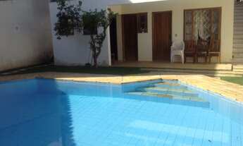 Imagem 2: Casa em Condomínio com 3 dormitórios, 2 banheiros, sala para 2 ambientes, área de serviço