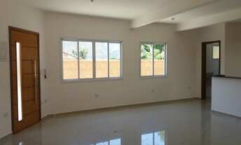 Imagem 4: Sobrado em Condomínio em bairro bem localizado, próximo ao Centro da cidade com: Três s