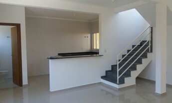 Imagem 5: Sobrado em Condomínio em bairro bem localizado, próximo ao Centro da cidade com: Três s