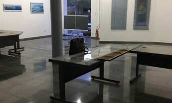 Imagem 1: Salão Comercial com 250 m² ac 4 BANHEIROS Espaço para construir mezanino no fundo