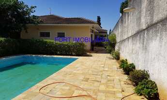 Imagem 1: Casa em bairro privilegiado, área nobre de Atibaia. Com Pomar, Edicula Um salão com cozin