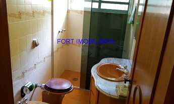 Imagem 2: Casa em bairro privilegiado, área nobre de Atibaia. Com Pomar, Edicula Um salão com cozin