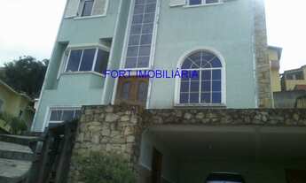 Imagem: Casa com lareira, depósito, despensa, escritório