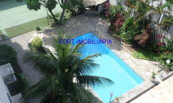 Imagem: Condomínio com piscina, churrasqueira