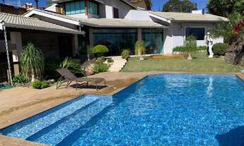 Imagem: Linda casa com 450m² de construção distribuídos