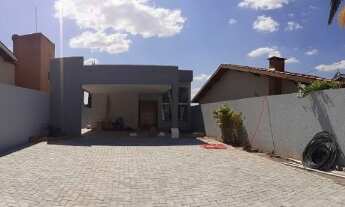 Imagem 2: Casa nova em bairro nobre da cidade, a 50 metros da Lucas N. Garcez, principal avenida com