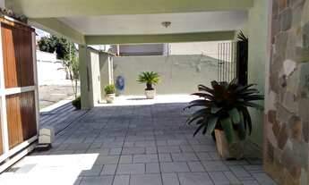 Imagem 3: Casa arejada e ensolarada, com vista para a Pedra Grande. Localizada em bairro nobre, tran