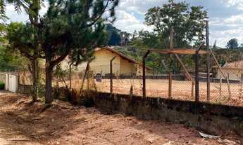 Imagem 4: São três terrenos em ótima localização no bairro. O Retiro das Fontes é um bairro nobre da